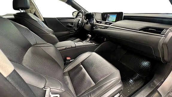 Lexus ES300h 16 of 22