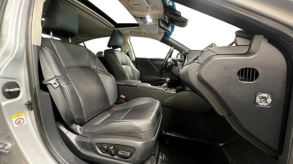 Lexus ES300h 15 of 22