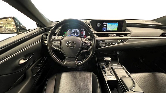 Lexus ES300h 9 of 22