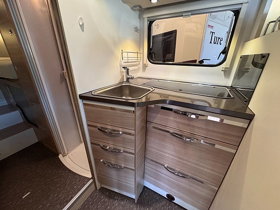Adria Coral S 670 SL 7 of 11