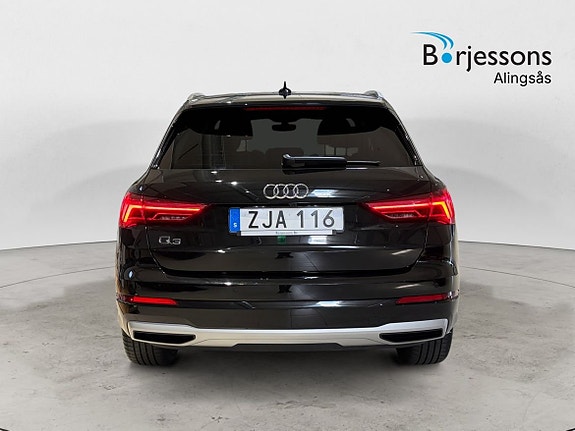 Audi Q3 4 of 5