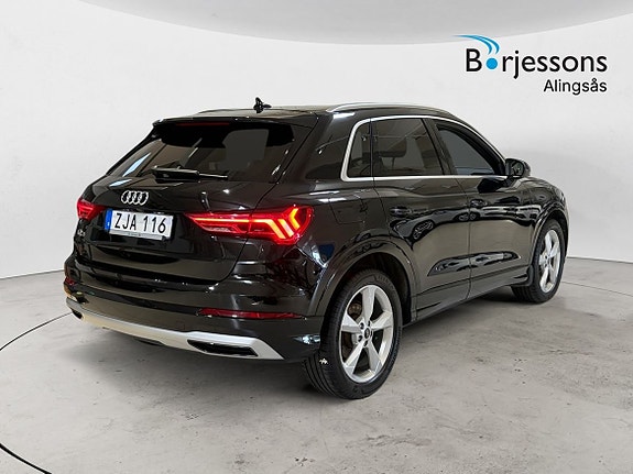 Audi Q3 3 of 5