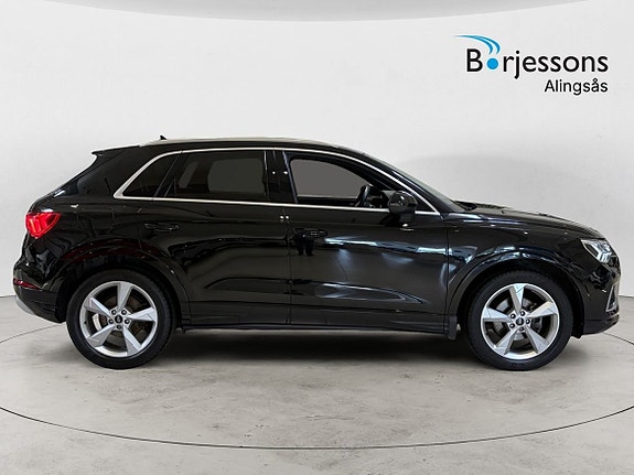 Audi Q3 2 of 5