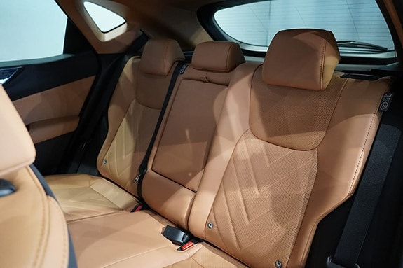 Lexus NX450h+ 7 of 19