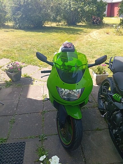 Kawasaki Ninja ER-6n 2 of 6