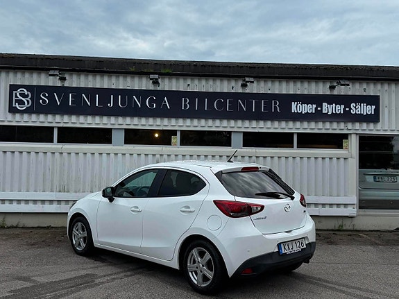 Mazda 2 4 of 5
