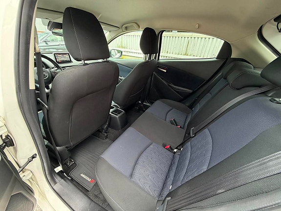Mazda 2 12 of 24