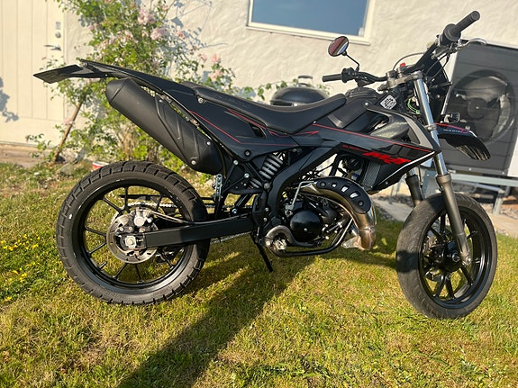 Rieju MRT black edition 2 of 6