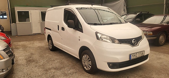 Nissan NV200 2 of 5