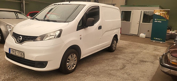 Nissan NV200 3 of 5