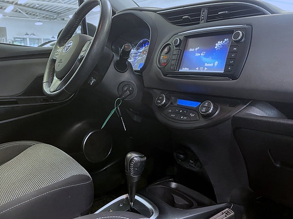 Toyota Yaris 12 of 15