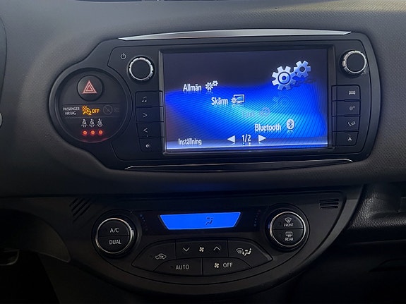 Toyota Yaris 10 of 15