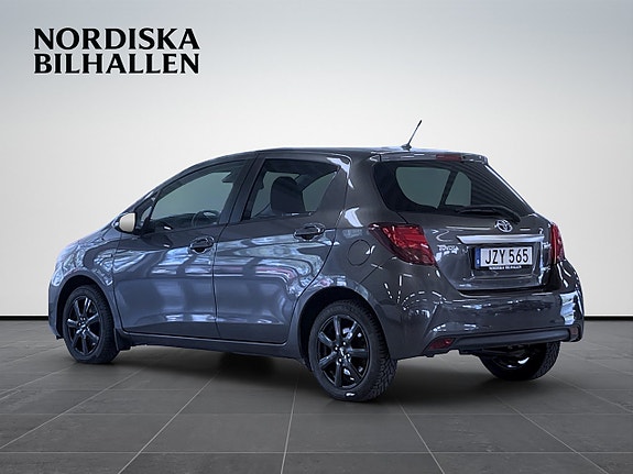 Toyota Yaris 5 of 15