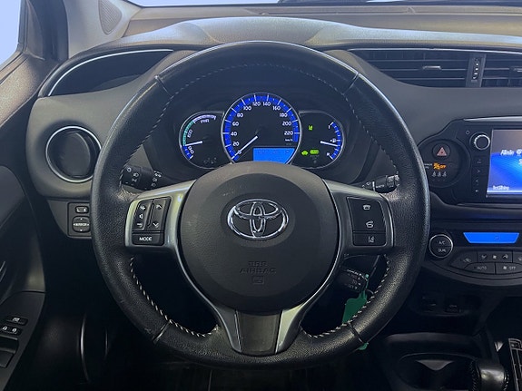 Toyota Yaris 9 of 15
