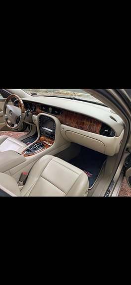 Jaguar XJ 4 of 9