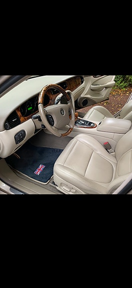 Jaguar XJ 2 of 9