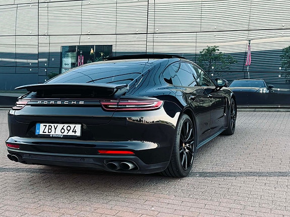 Porsche Panamera 4 2 of 3