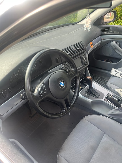 BMW 525i 8 of 11
