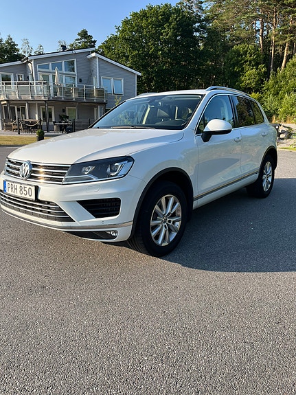 Volkswagen Touareg 3 of 5