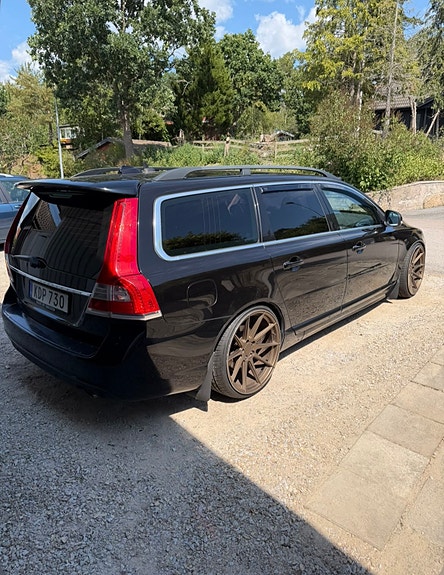 Volvo V70 3 of 5