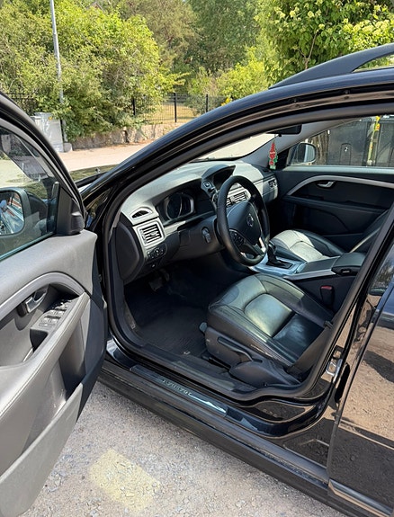 Volvo V70 4 of 5
