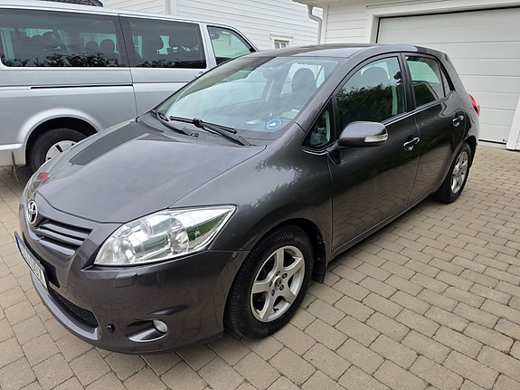 Toyota Auris 2 of 4