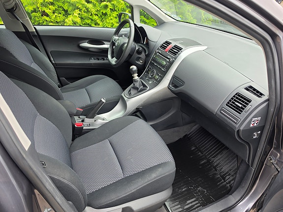 Toyota Auris 3 of 4