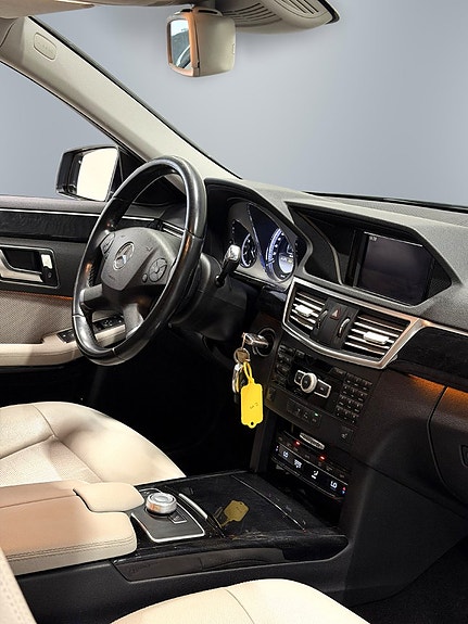 Mercedes-Benz E250 13 of 27