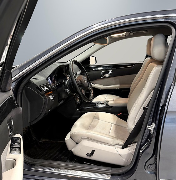 Mercedes-Benz E250 10 of 27