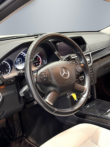 Mercedes-Benz E250 12 of 27