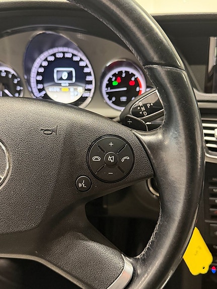 Mercedes-Benz E250 21 of 27
