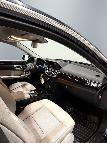 Mercedes-Benz E250 14 of 27