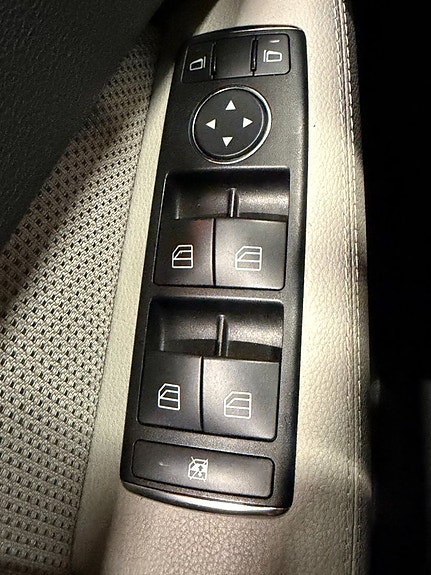 Mercedes-Benz E250 27 of 27