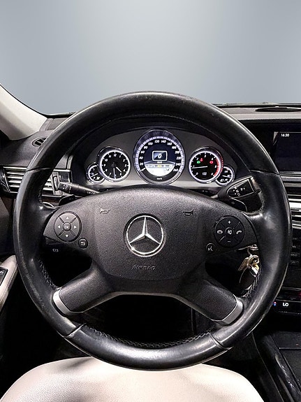 Mercedes-Benz E250 19 of 27