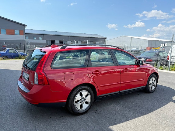 Volvo V50 2 of 5