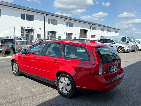Volvo V50 3 of 5