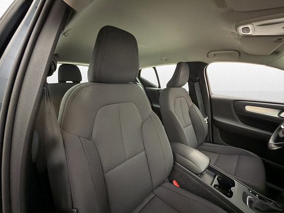 Volvo XC40 15 of 30
