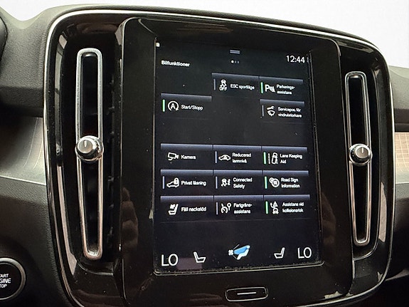 Volvo XC40 24 of 30