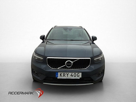 Volvo XC40 2 of 5