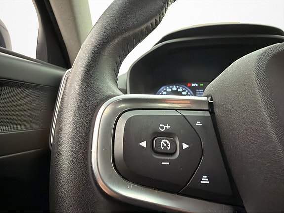 Volvo XC40 17 of 30