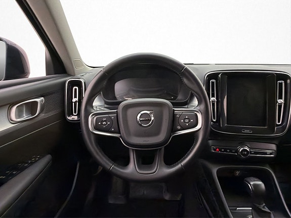 Volvo XC40 13 of 30