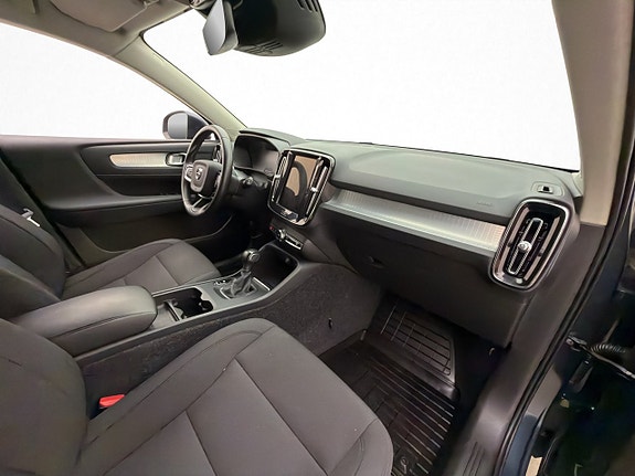 Volvo XC40 14 of 30