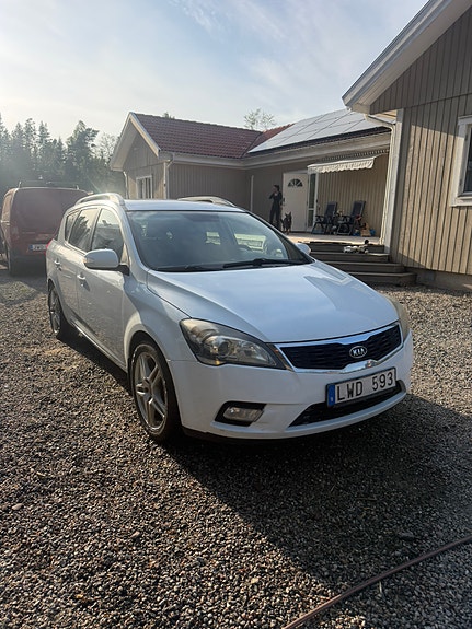 Kia Ceed 2 of 5