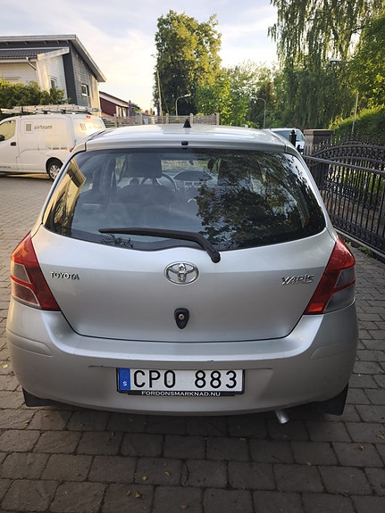 Toyota Yaris 6 of 9