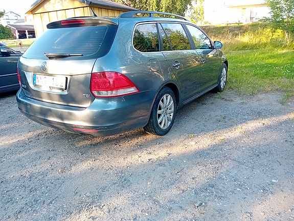 Volkswagen Golf V 2 of 5