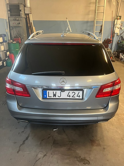 Mercedes-Benz E250 5 of 6