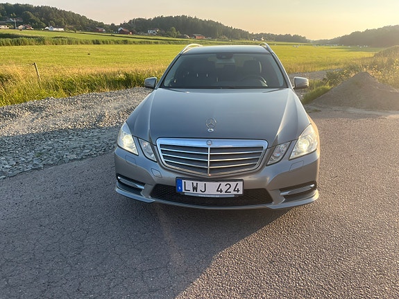 Mercedes-Benz E250 2 of 6