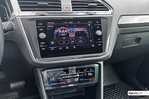 Volkswagen Tiguan 24 of 27
