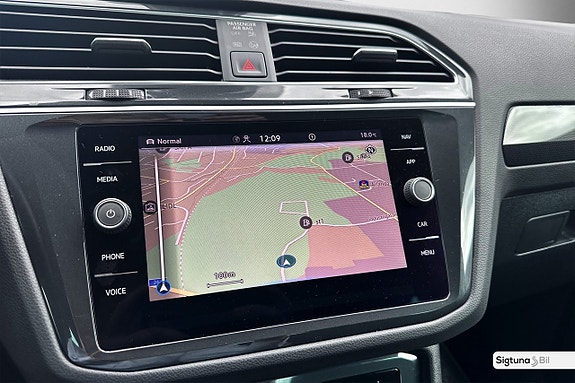 Volkswagen Tiguan 21 of 27