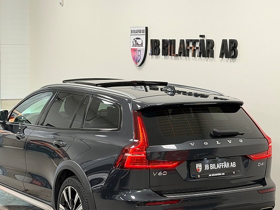 Volvo V60 Cross Country 25 of 27